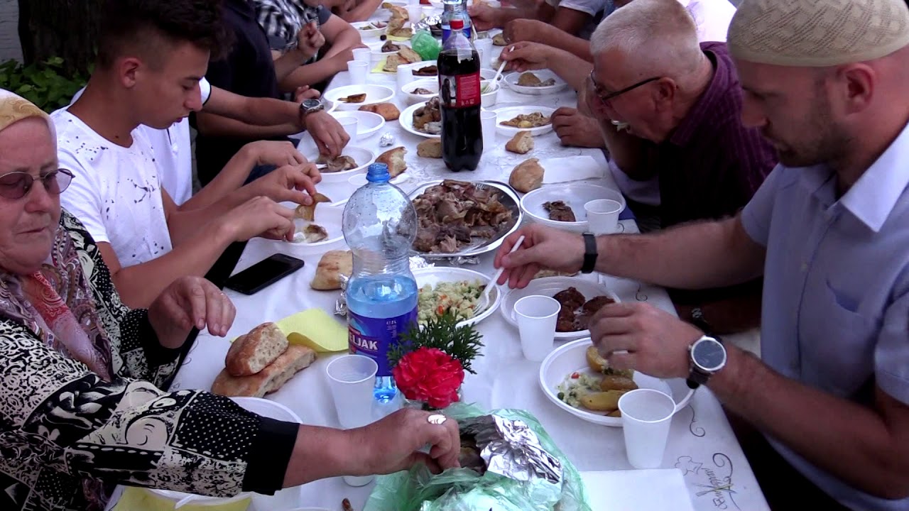 Javni iftar džemata Reuf begove džamije u Gradačcu