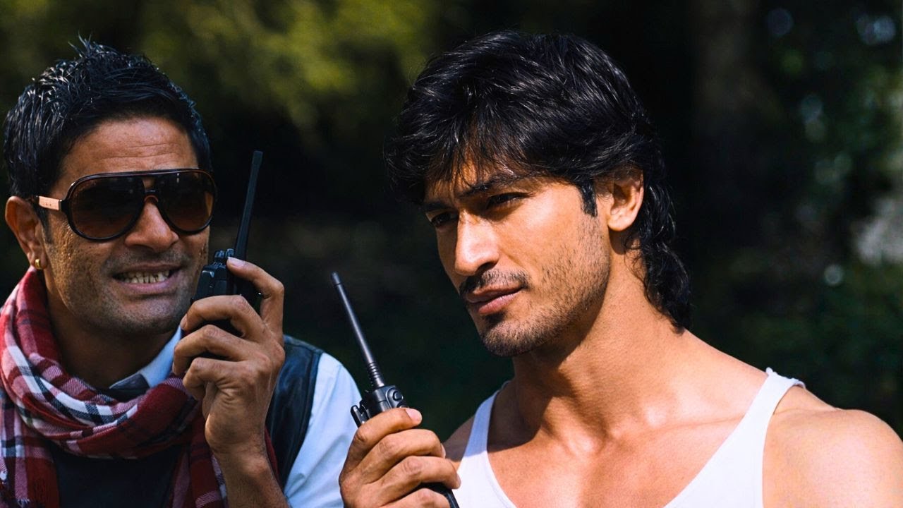 कभी आदमी कभी कुत्ते अकेले निकल मर्द होने का एहसास होगा | Commando-A One Man Army | Best Dialogue