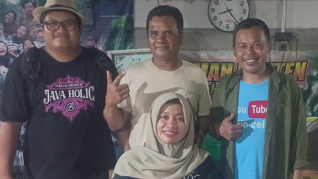 Main kerumah mak Iis Ronggo jaken Pati  Bukber bersama