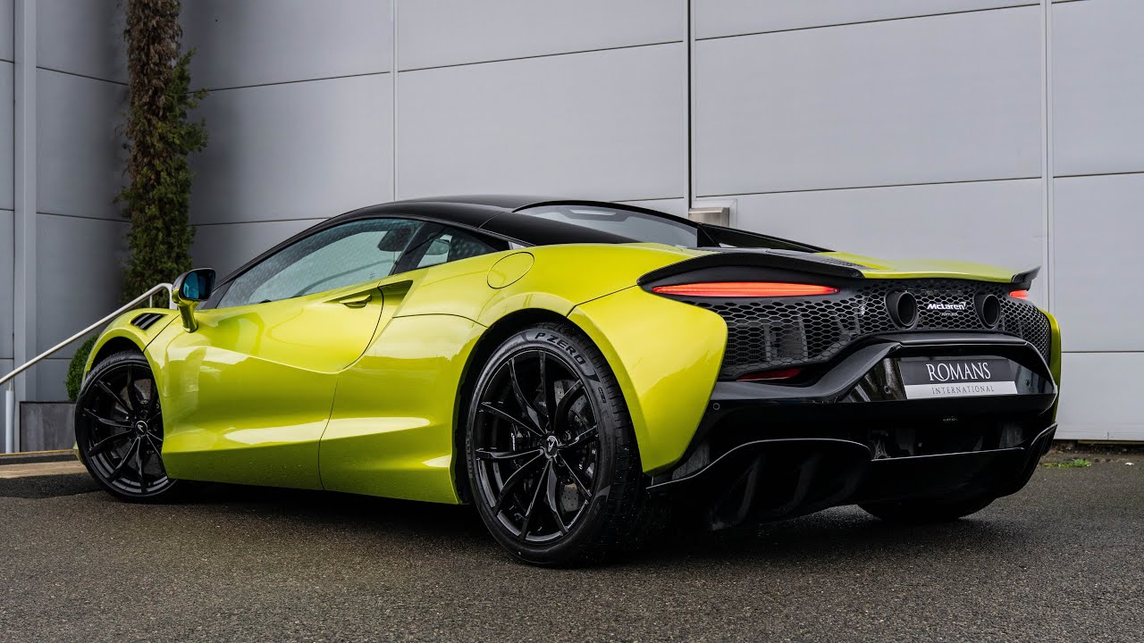 McLaren Artura 2024 года &mdash; Flux Green &mdash; осмотр и интерьер