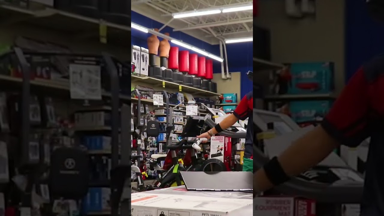 PLAYING VIDEO GAMES IN PUBLIC #ishowspeed #asmr #shorts #funny #tiktok #prank #dannyduncan