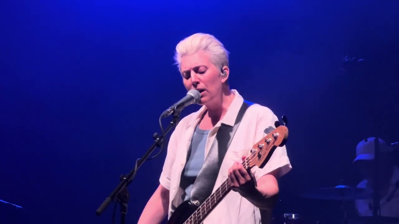 Pixies - In Heaven (Lady in the Radiator Song). Live . First Row view . Los Angeles. 21.06.25