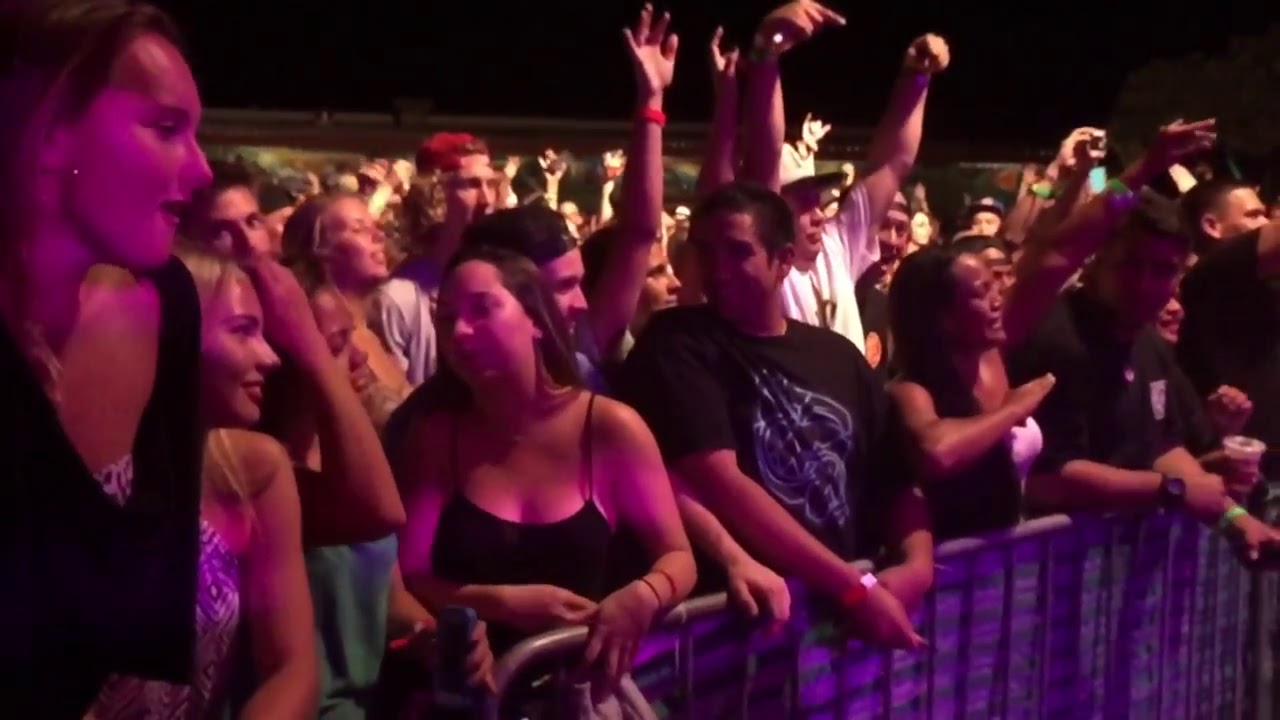 Rare live concert of THE GREEN (38 sec in) at Kona Brewing Co. Party turning 21 Hawaii Live Music
