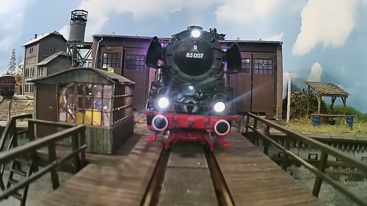 BR 85 an Eilzug