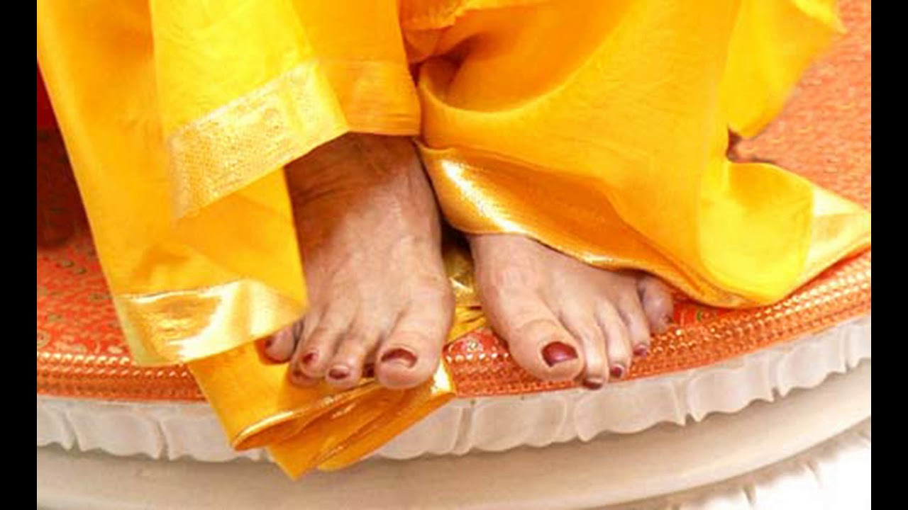 गुरु चरण कमल बलिहार | By Raseswary Devi ji