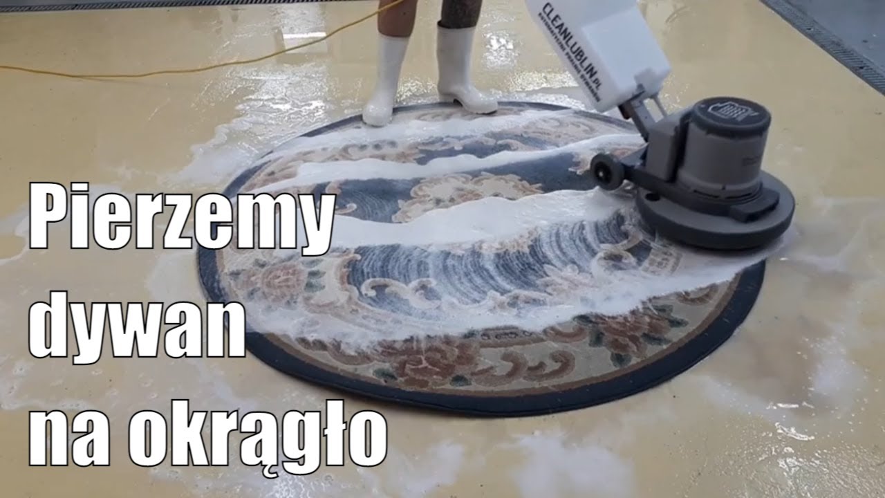 Pranie w kąpieli wodnej metodą na wskroś bardzo brudnego, okrągłego dywanu.