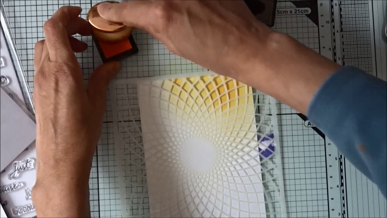 [Astuce]  embossing with stencil / embosser avec un pochoir