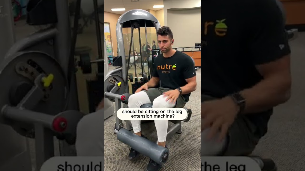 Как правильно настроиться на тренажере для разгибания ног, чтобы добиться правильной формы (больш...