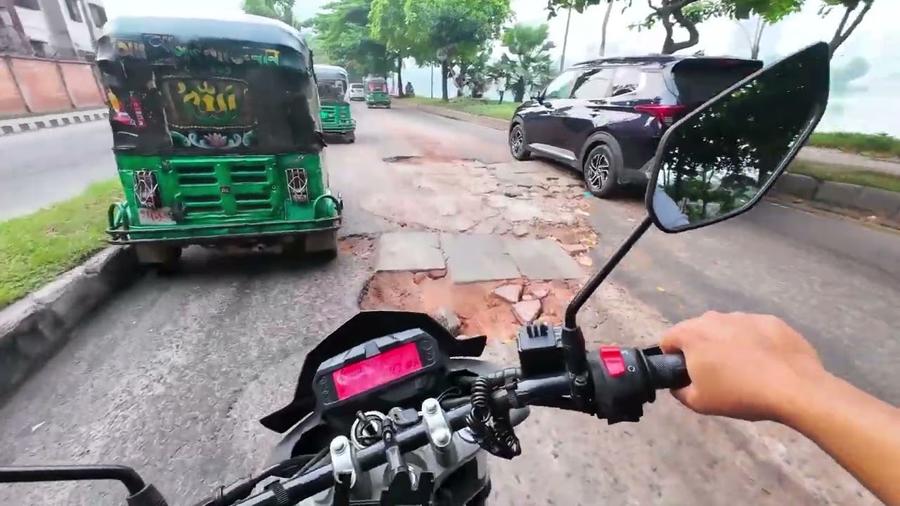 বাংলামটর থেকে গুলশান আসলাম জ্যাম ঠেলে