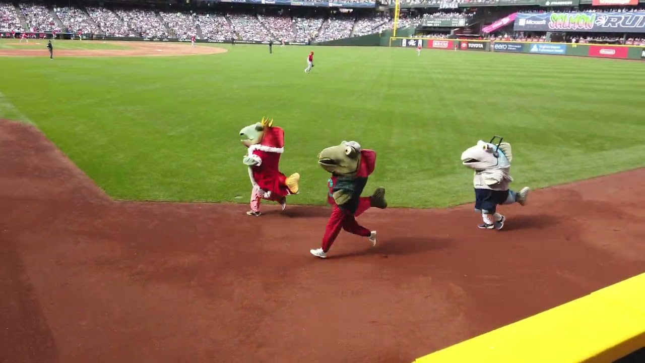 Salmon race at a Mariners game