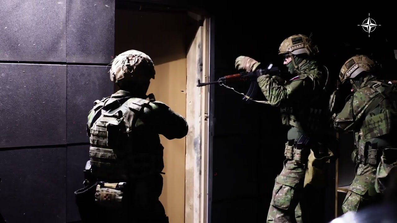 Cvičenie s českou armádou - CQB | Mnohonárodná bojová skupina NATO | Ozbrojené sily SR