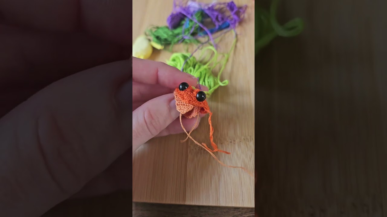 Crochet your own little frog! #frog #toad #crochet #craft #knit #crochetproject #frogs #tinyfrogs