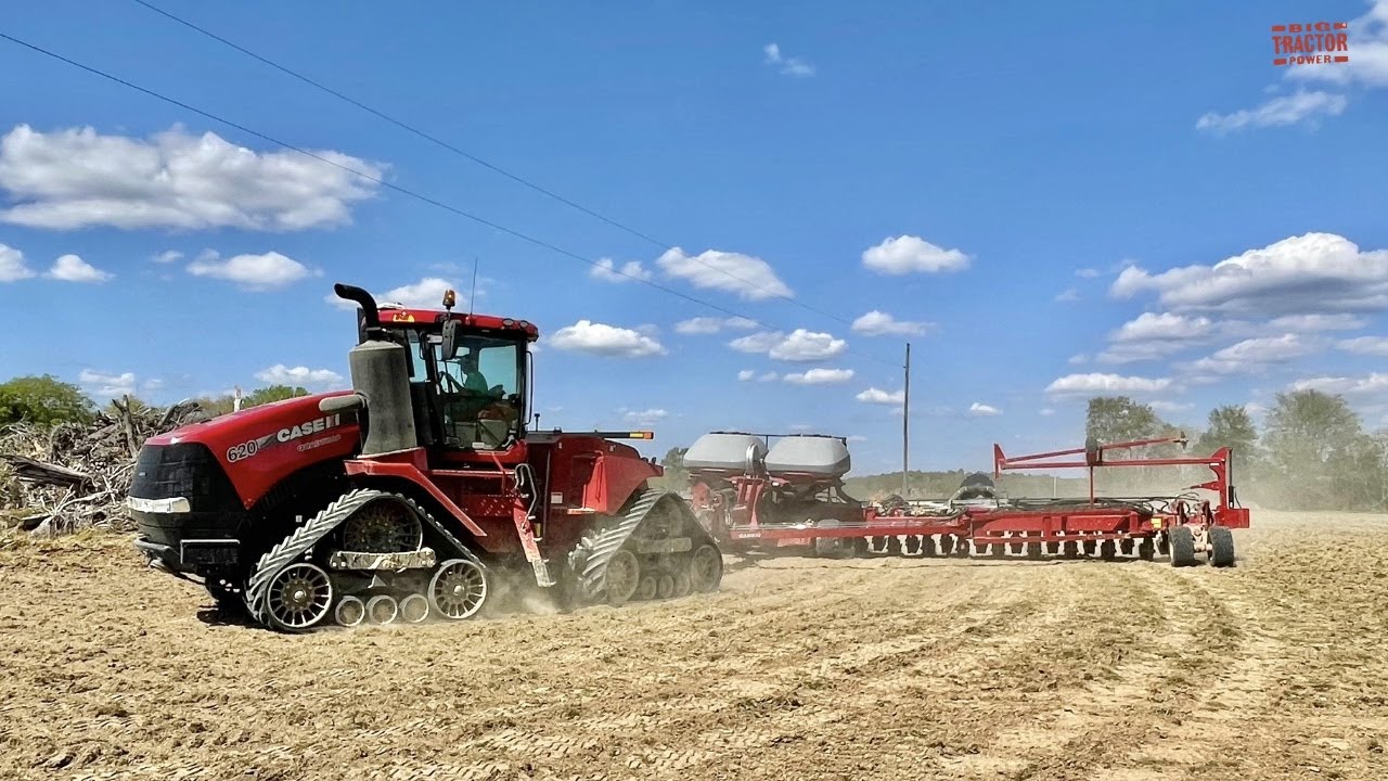 CASE IH QUADTRAC Tractors Planting Corn