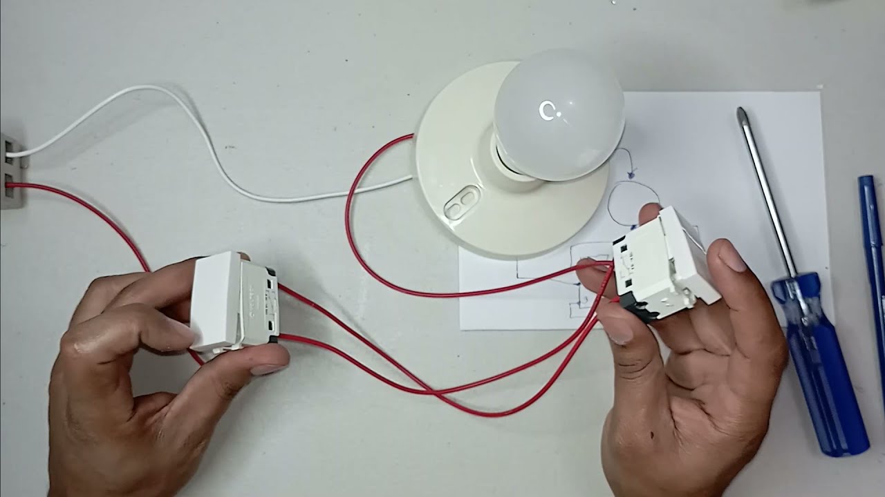 Como hacer un circuito de escalera (Three Way).