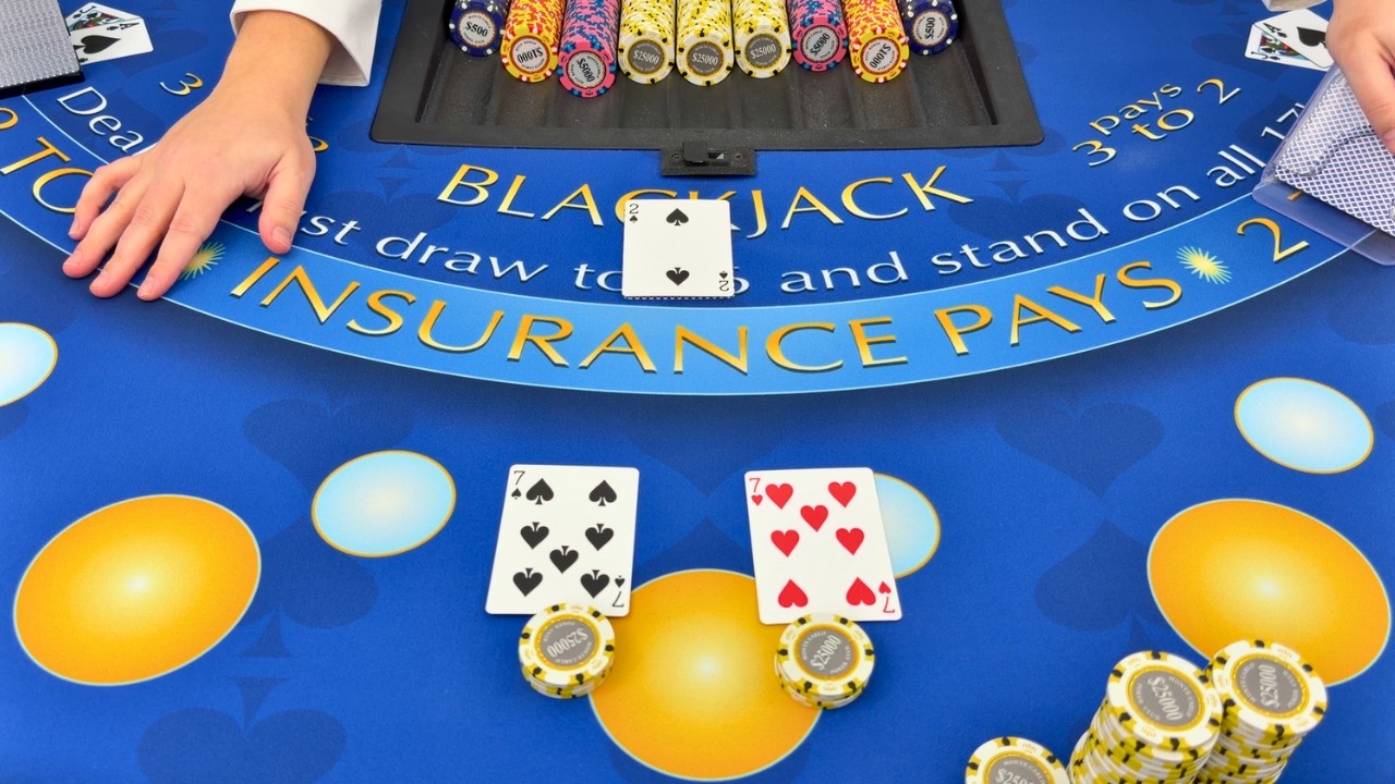 I GAMBLED $1,000,000 PLAYING BLACKJACK WITH HUGE $200,000 SPLIT BETS & SUPER LUCKY 21 HAND WINS!