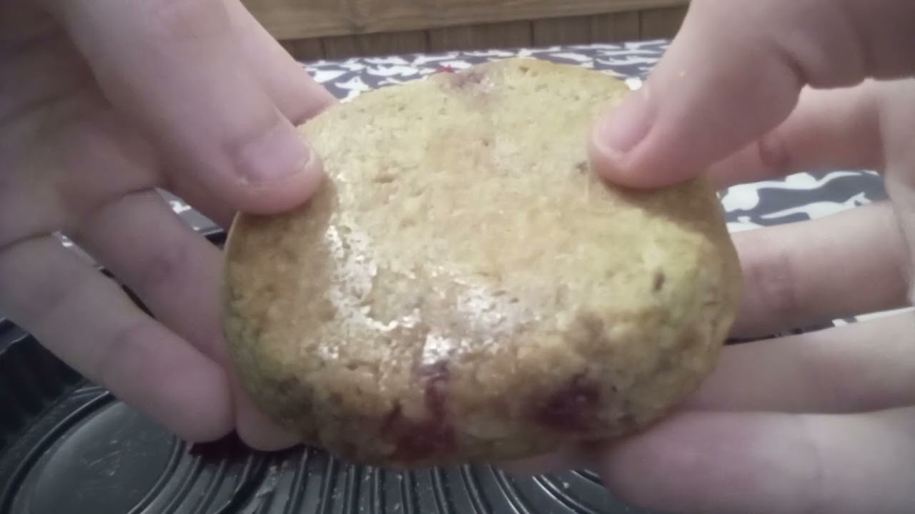 BOBO'S PB&J'S Strawberry sandwich taste test. It tastes good.