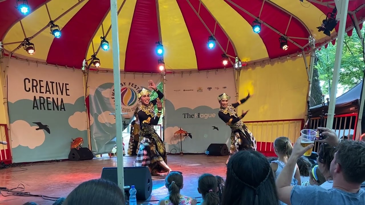 Indonesian Dance Medley Performance by Nuansa Bali Art (Edi de Danser) at Embassy Festival 2022