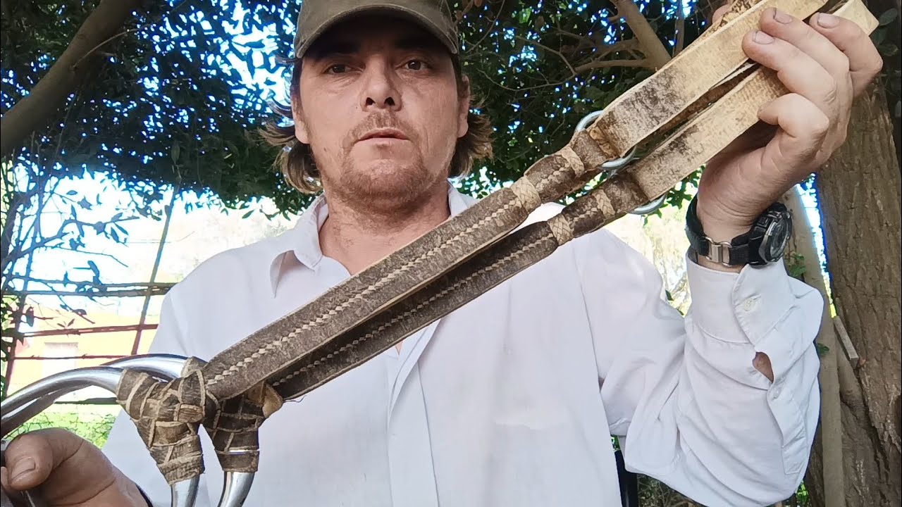 Haciendo unas estriberas bien camperas de trabajo para estribos de hierro tipo ingles.