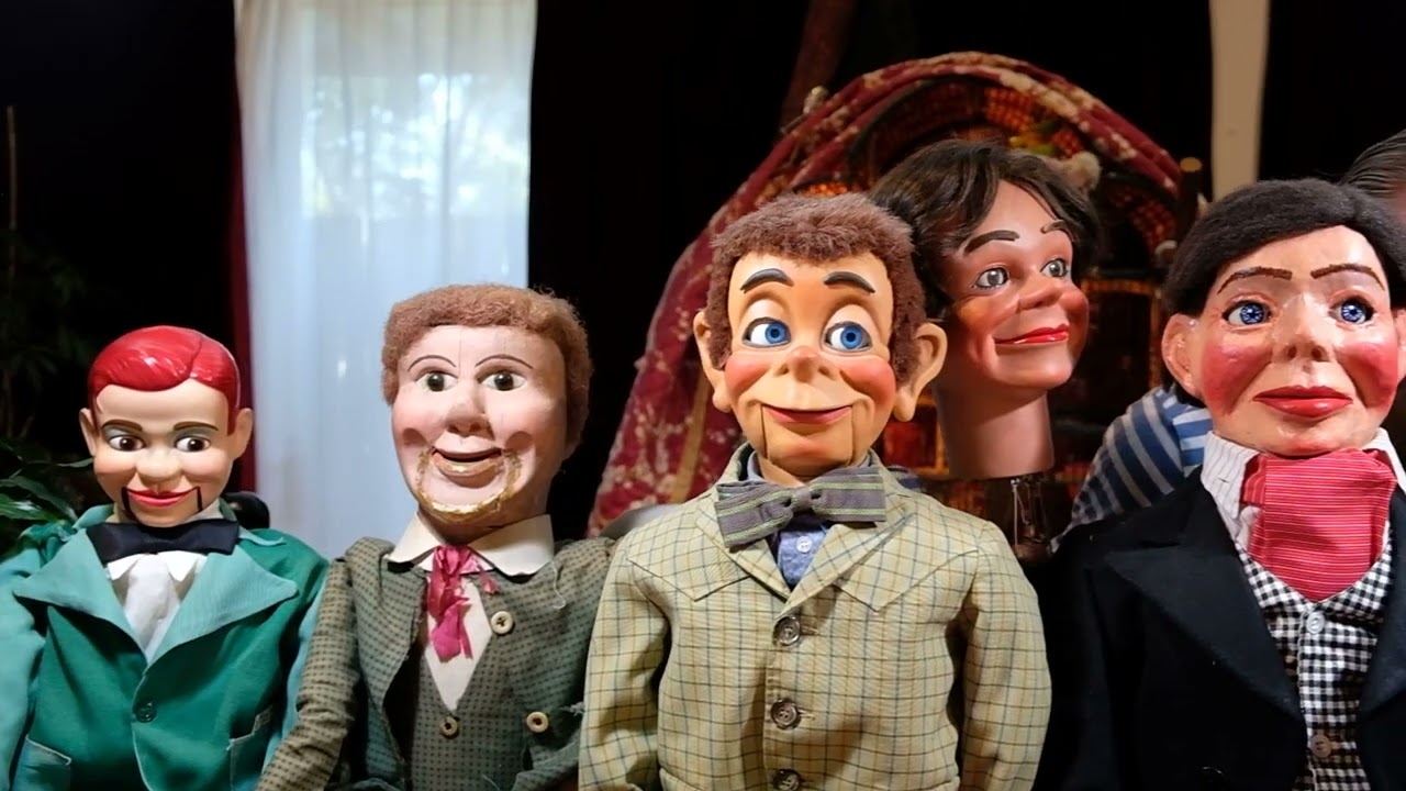 Beyond Bond's Studio: Cliff Howe