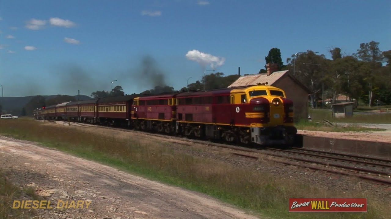 Australian Alco streamliner diesel locomotives 4473 & 4486 - Kandos tour - December 2011