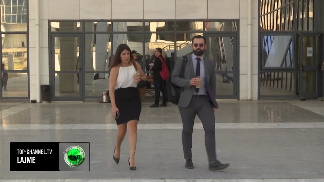 Top Channel/ Dashuria kthehet në makth, profesori i kimisë nxjerr fotot intime me zyshën, ishte...