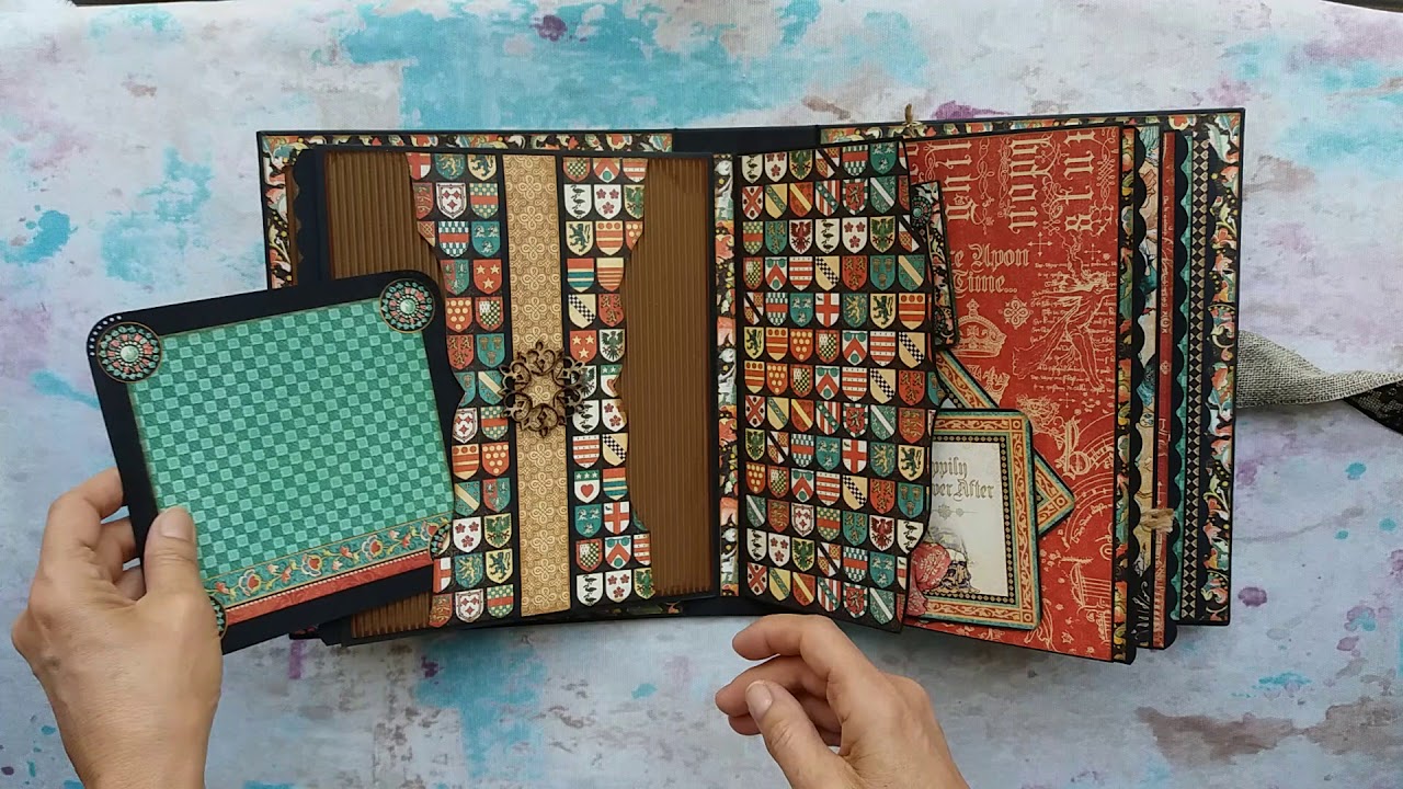 Álbum scrapbook 20x25 cm. Con la colección de papeles Enchanted Forest de Graphic 45.