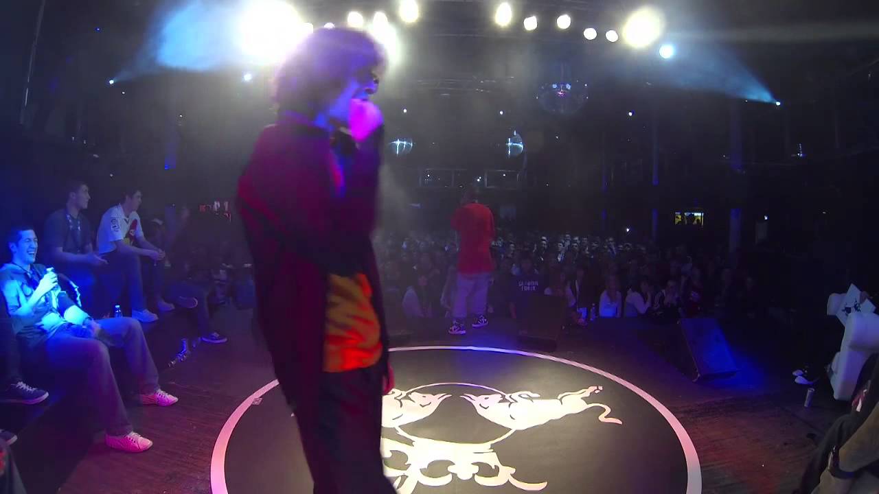 Kensuke vs El Destro - Semifinal - Red Bull Batalla de los Gallos 2013 (Oficial)