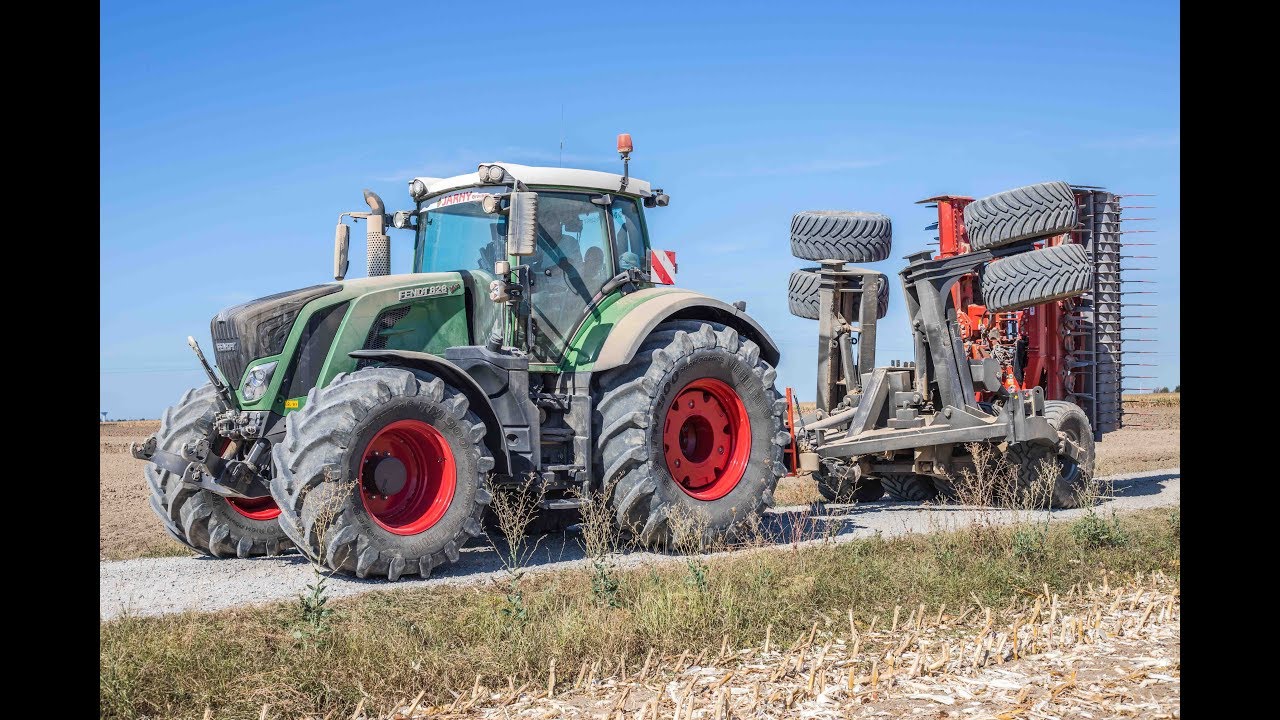 Big Chantier de hersage avec Porte outils artisanal, 10m de rotative & 500 chevaux sur le terrain