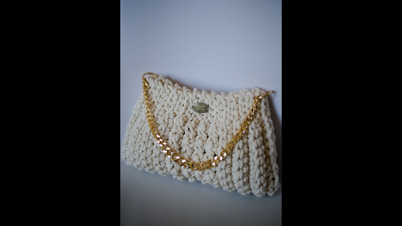 კლასიკური ჩანთა რეზირის უზორით. Classic bag with ribbon pattern.