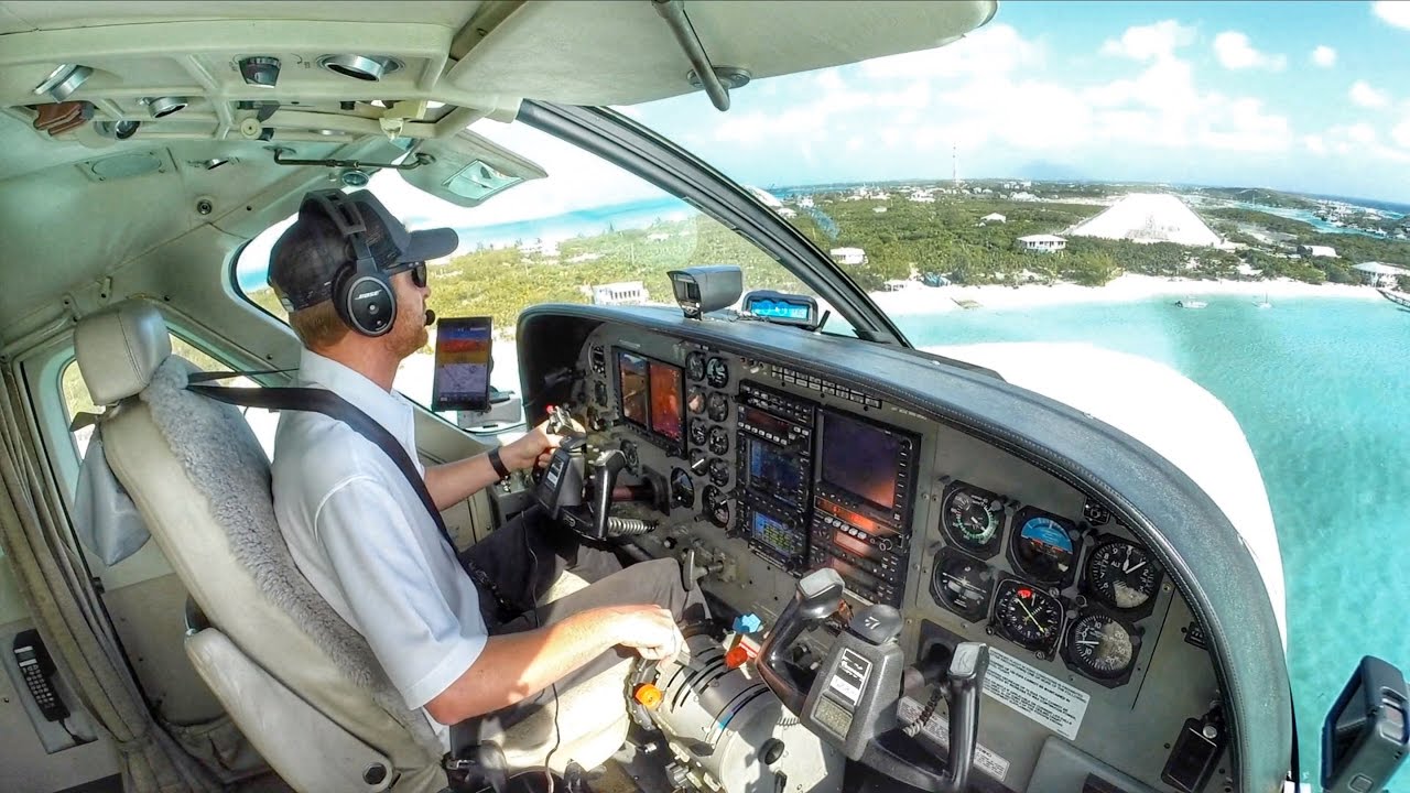STRESSFUL MAX CROSSWIND LANDING IN THE BAHAMAS!