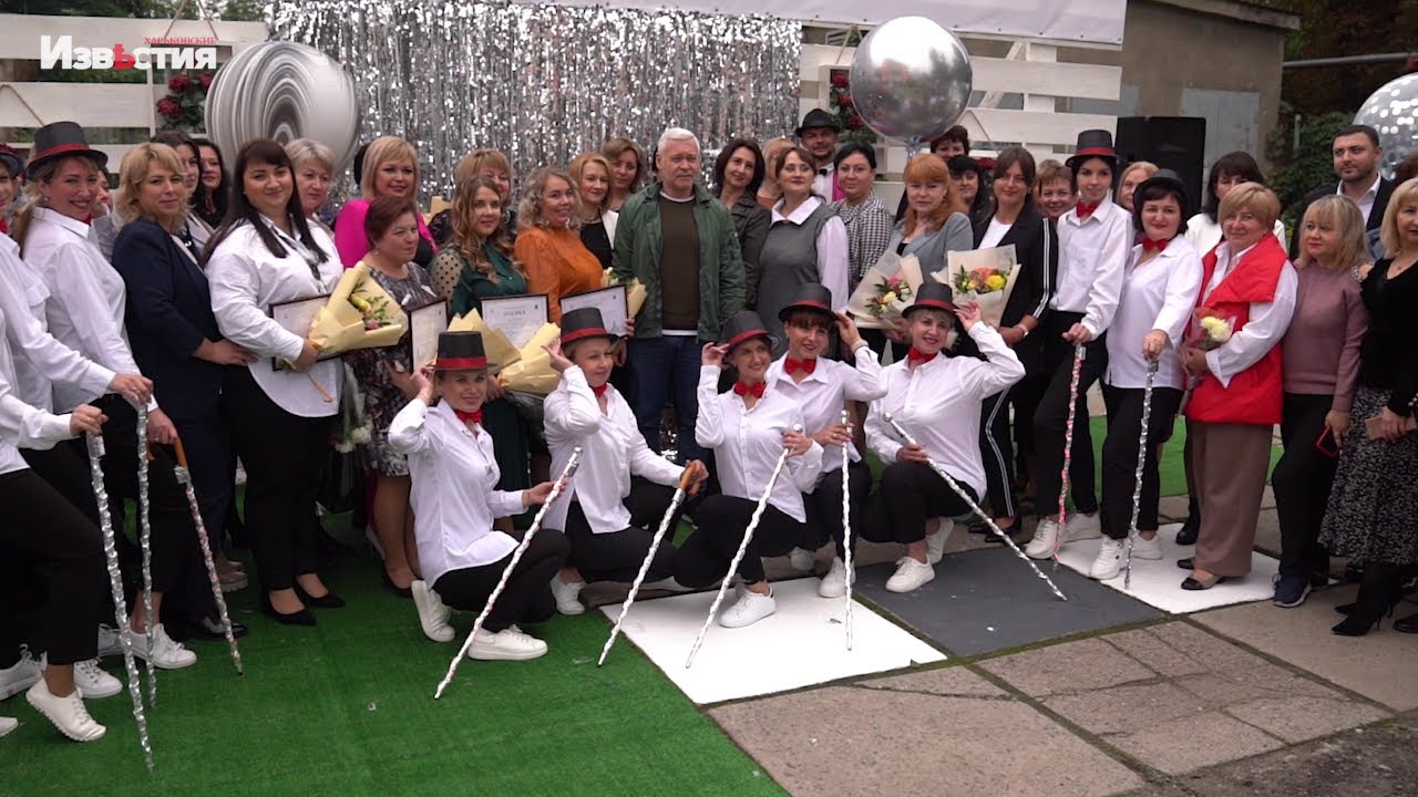 У Новобаварському та Холодногірському районах привітали учителів з професійним святом