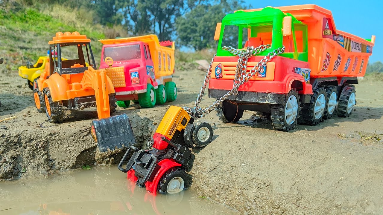 Toy Tractor Rescue Mission 🚜⛓️💦 | Tractor Stuck in Mud