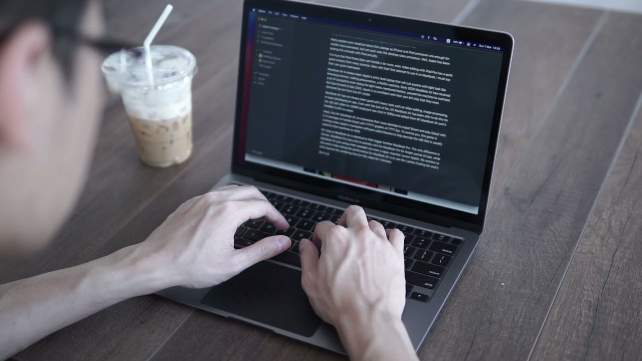 MacBook Air M1 Review - Fanless machine with a lot of fans