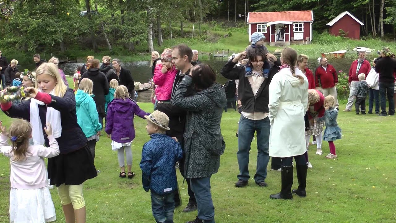 Midsommardans vid Bogastugan 2011