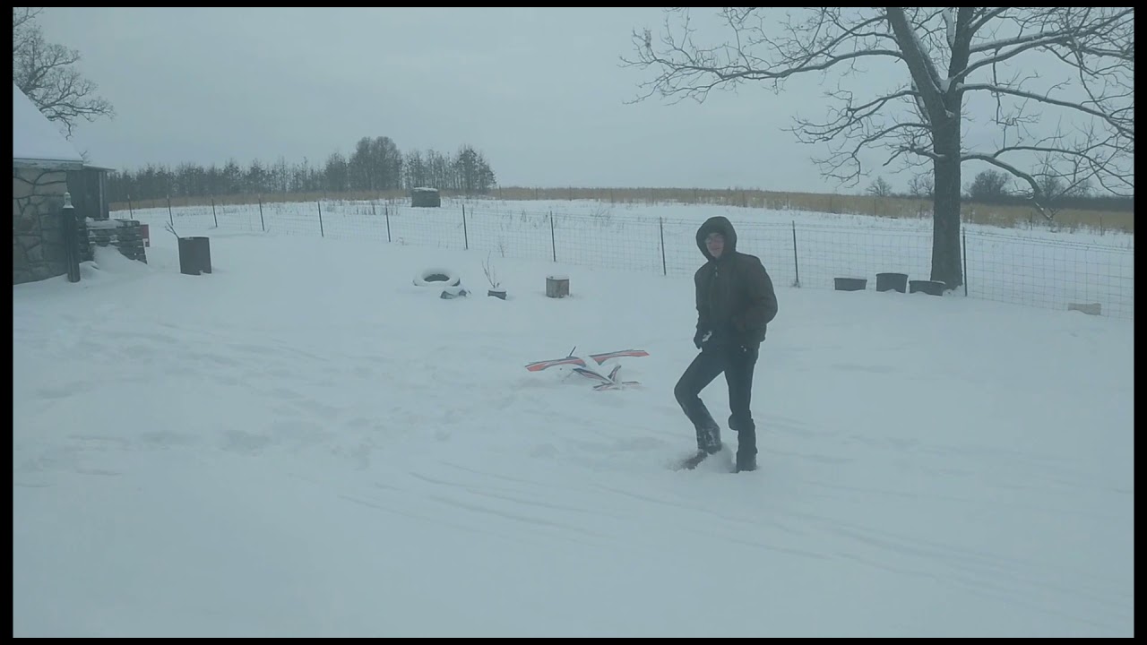 A little ski flying with the FMS KingFisher
