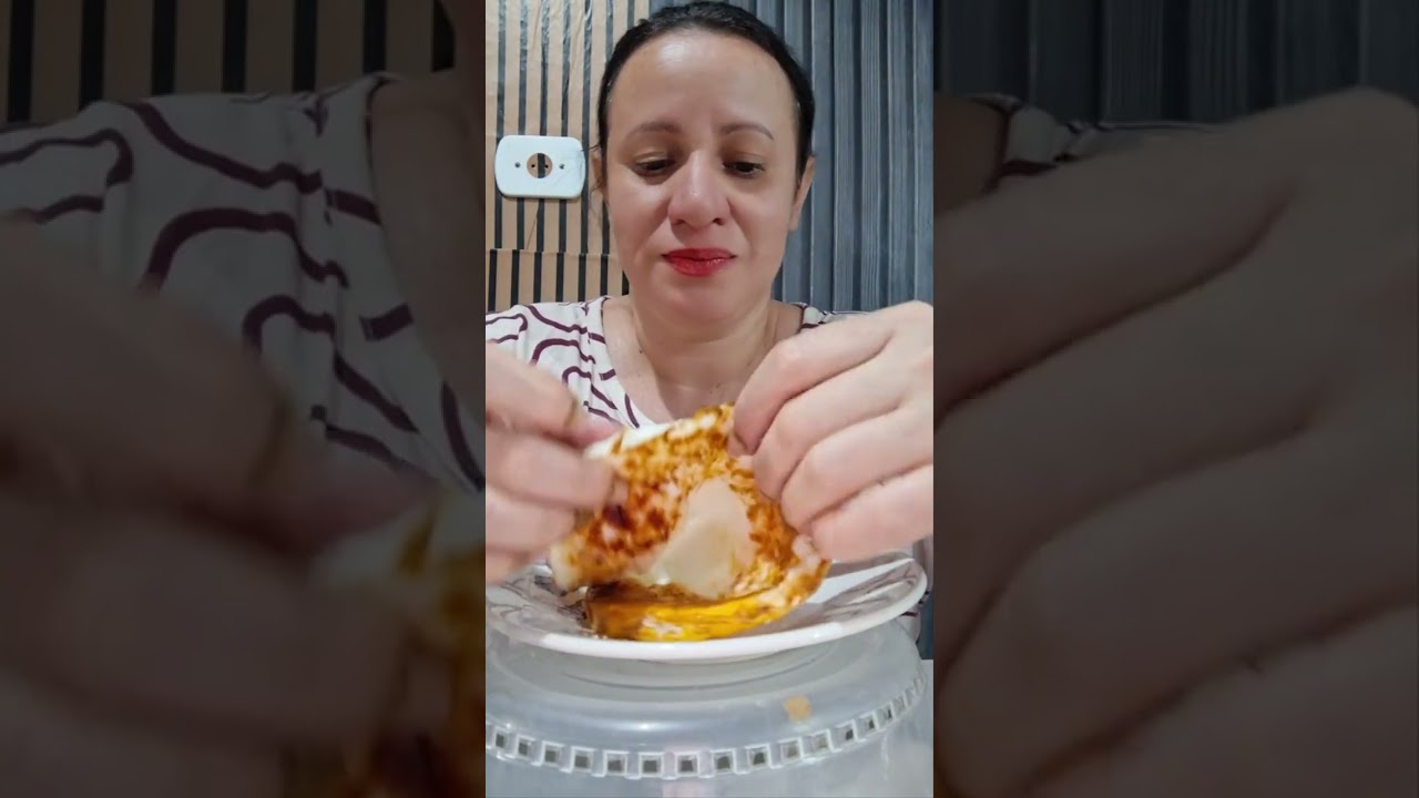 Vamos comer mamão com ovo no café da manhã 