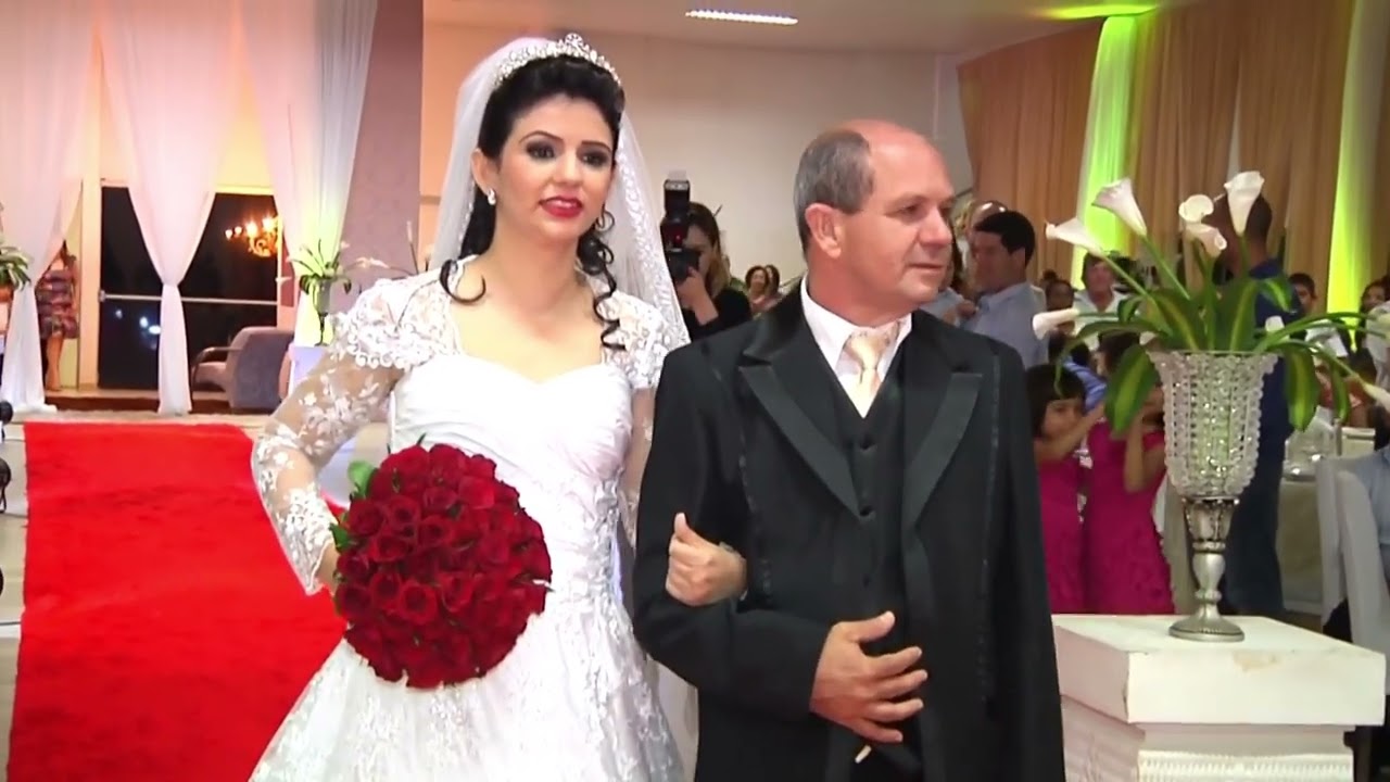 Entrada da noiva clássica apenas com Marcha Nupcial e trompetes|Casamento Clésio e Rizia