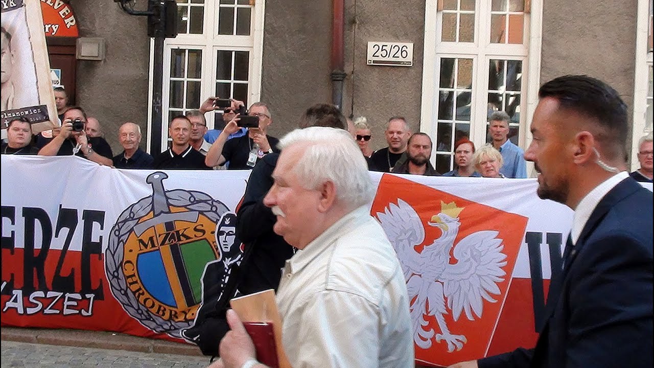 Okrzyki pod adresem Wałęsy: „Bolek, Judasz, Śmierć wrogom Ojczyzny!” po mszy 