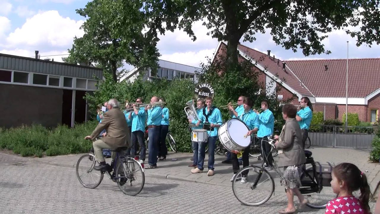 Dweilorkest Wilhelmina ontvangt jubilaris S.V. Tubantia Rijssen