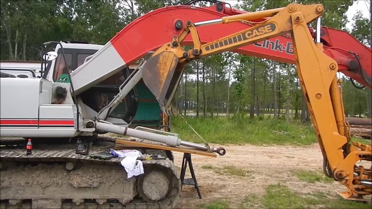 Linkbelt Boom Cylinder Removal part 1