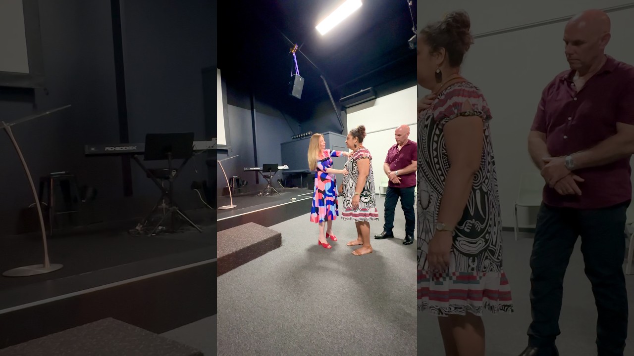 Knee & back pain healed by Jesus - Julie Mellor Prayer