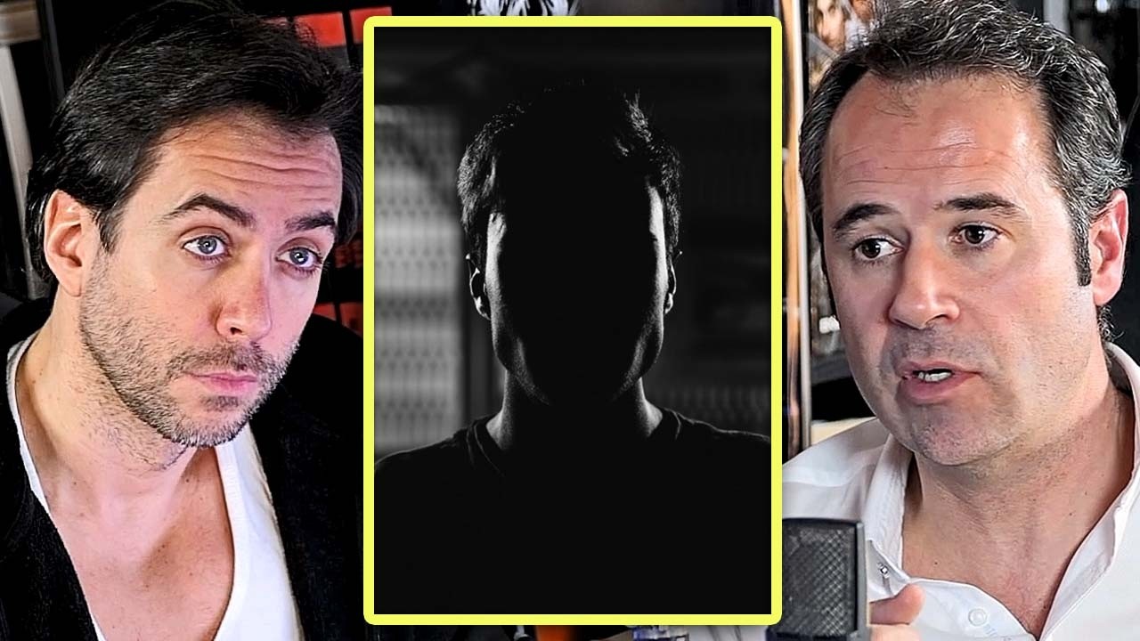 Periodista de investigación explica como consigue confidentes que le pasan información secreta