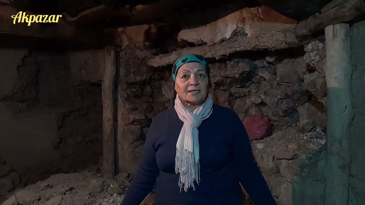 Dersim Peri  (Çarsancak) da  yüzlerce yıllık tarihi evi defineciler yağmalıyor.