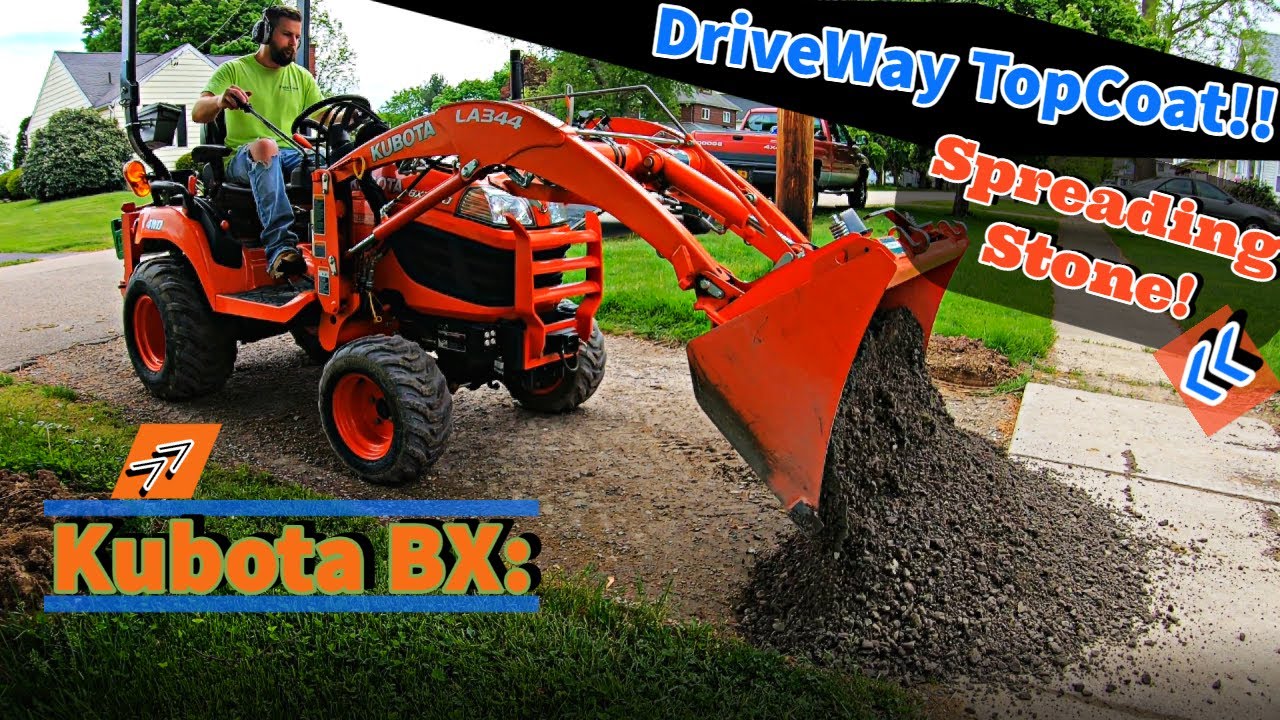 Kubota BX — распределение 5 тонн щебня с помощью FEL (нанесение верхнего слоя покрытия на подъезд...