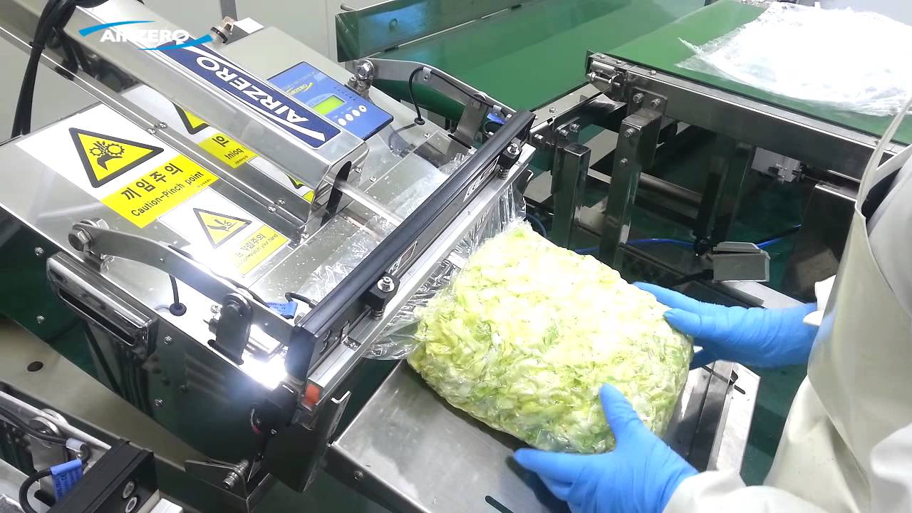 Vegetable vacuum packaging machine.