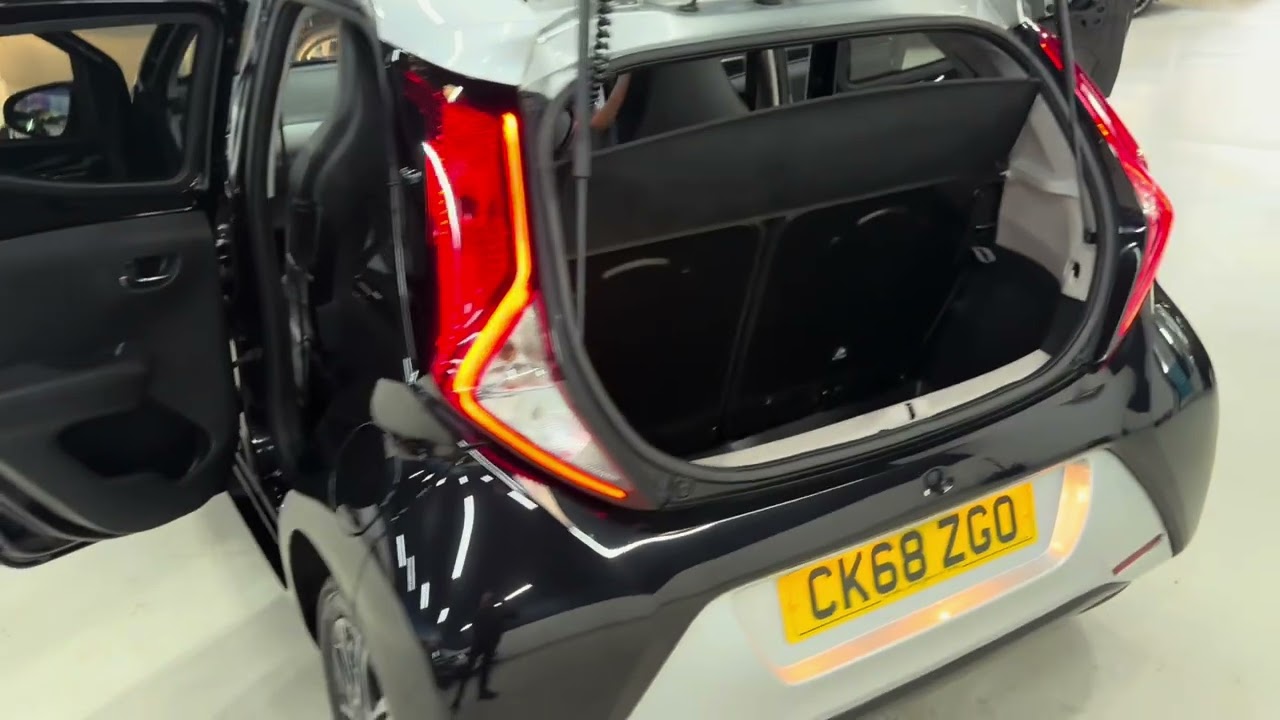 Toyota Aygo 1.0 VVT-i X-Clusiv Euro6 5 Door Manual Apple Car Play 