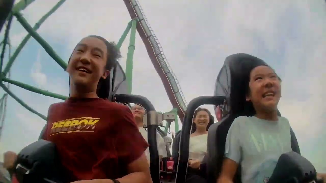 以勒以琳在融创茂玩过山车🎢哈哈