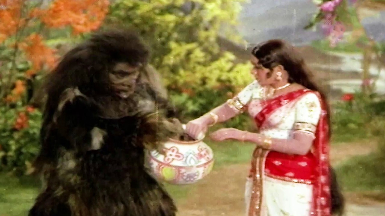 ఈ సీన్ చూస్తే ఆశ్చర్యపోతారు | Gandharva Kanya | Ape Helping A Girl ( Daughter )