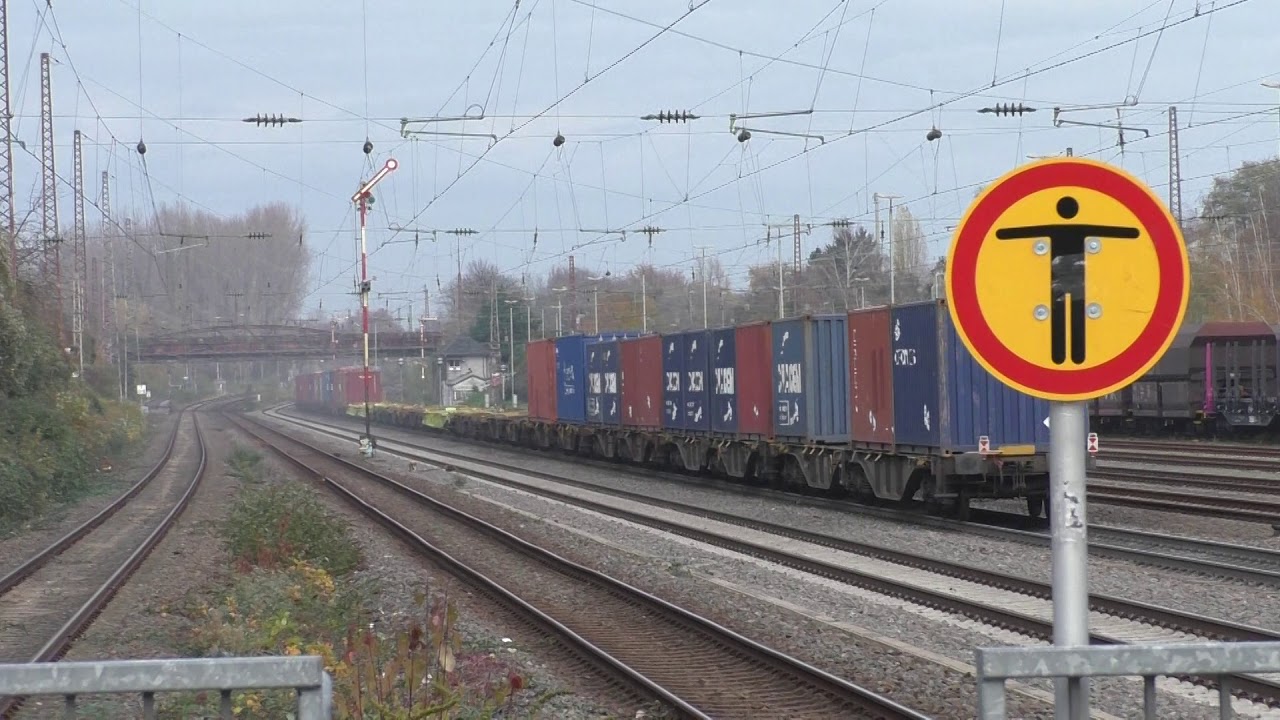 RheinCargo 185 350-6 mit Containern am Bahnhof Düsseldorf-Rath