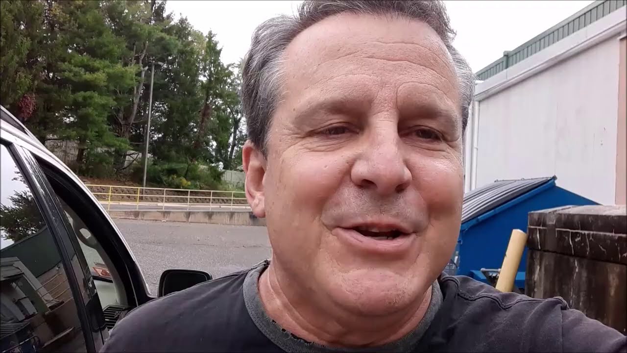 DUMPSTER DIVING: OMG GET OUTA TOWN! HIS MEGA HAUL IS SO MUCH BETTER THAN HER MEGA HAUL!!! #freefood